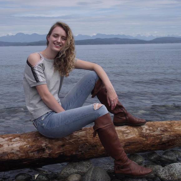 Meet your Posher, Mikaela - Picture 1 of 1